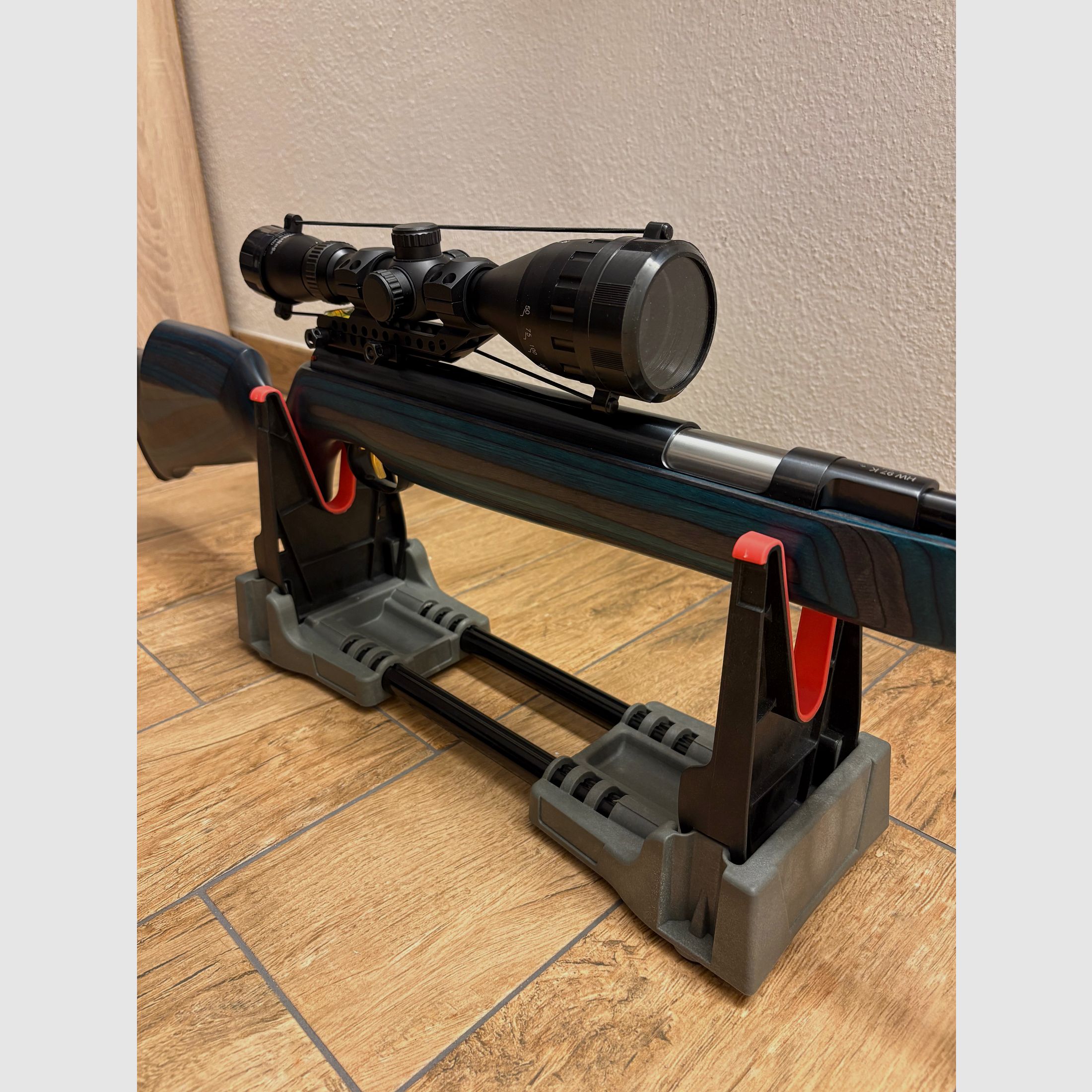 Kadzidło HW 97 K Niebieski niebieski uchwyt z drewna warstwowego Kaliber 5,5 mm używane kilka razy Edycja limitowana