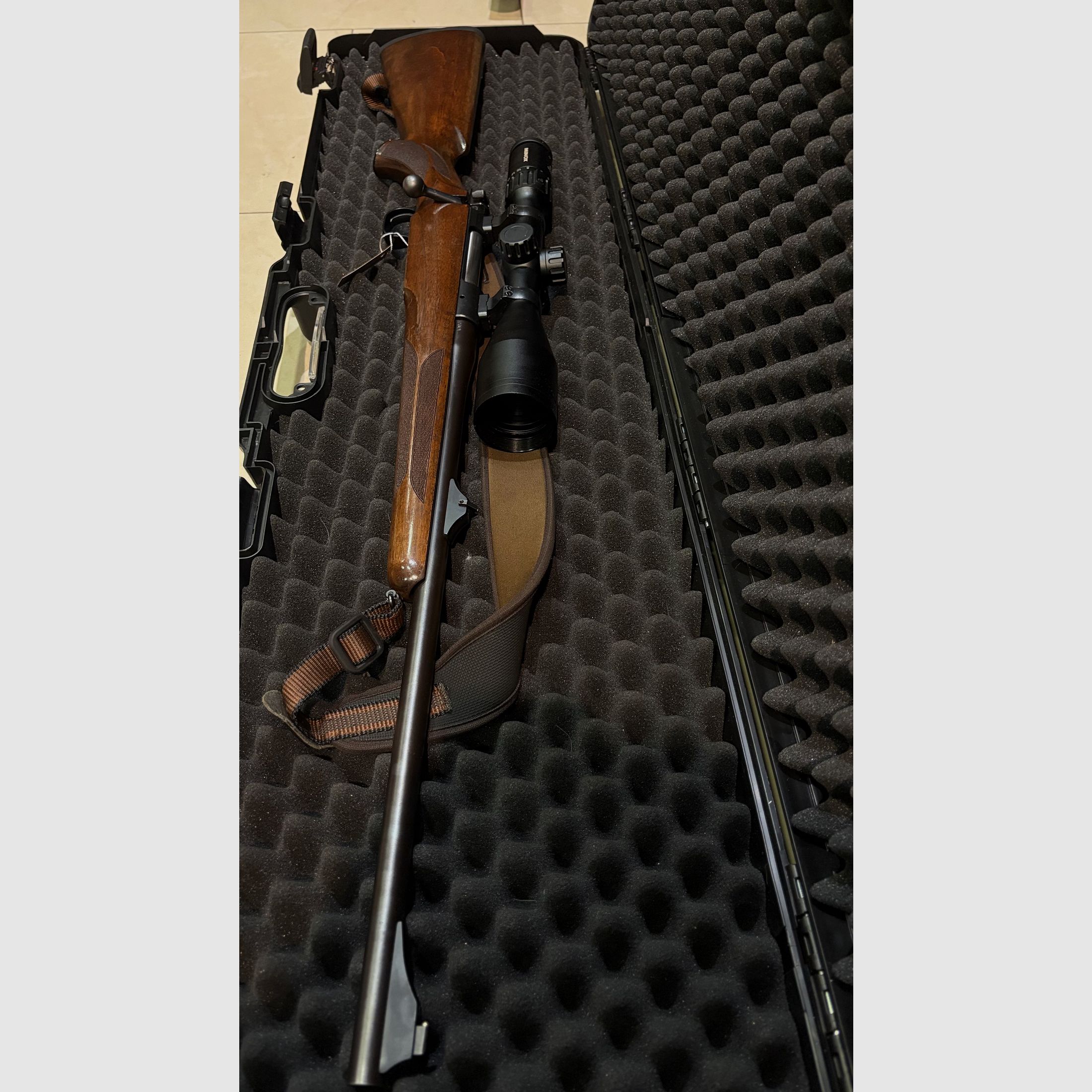 Rifle de cerrojo Mauser M12 cal. .30-06 con visor Minox ZX5 3-15x56 y maletín Mauser #K10/26, imagen 7 de 7