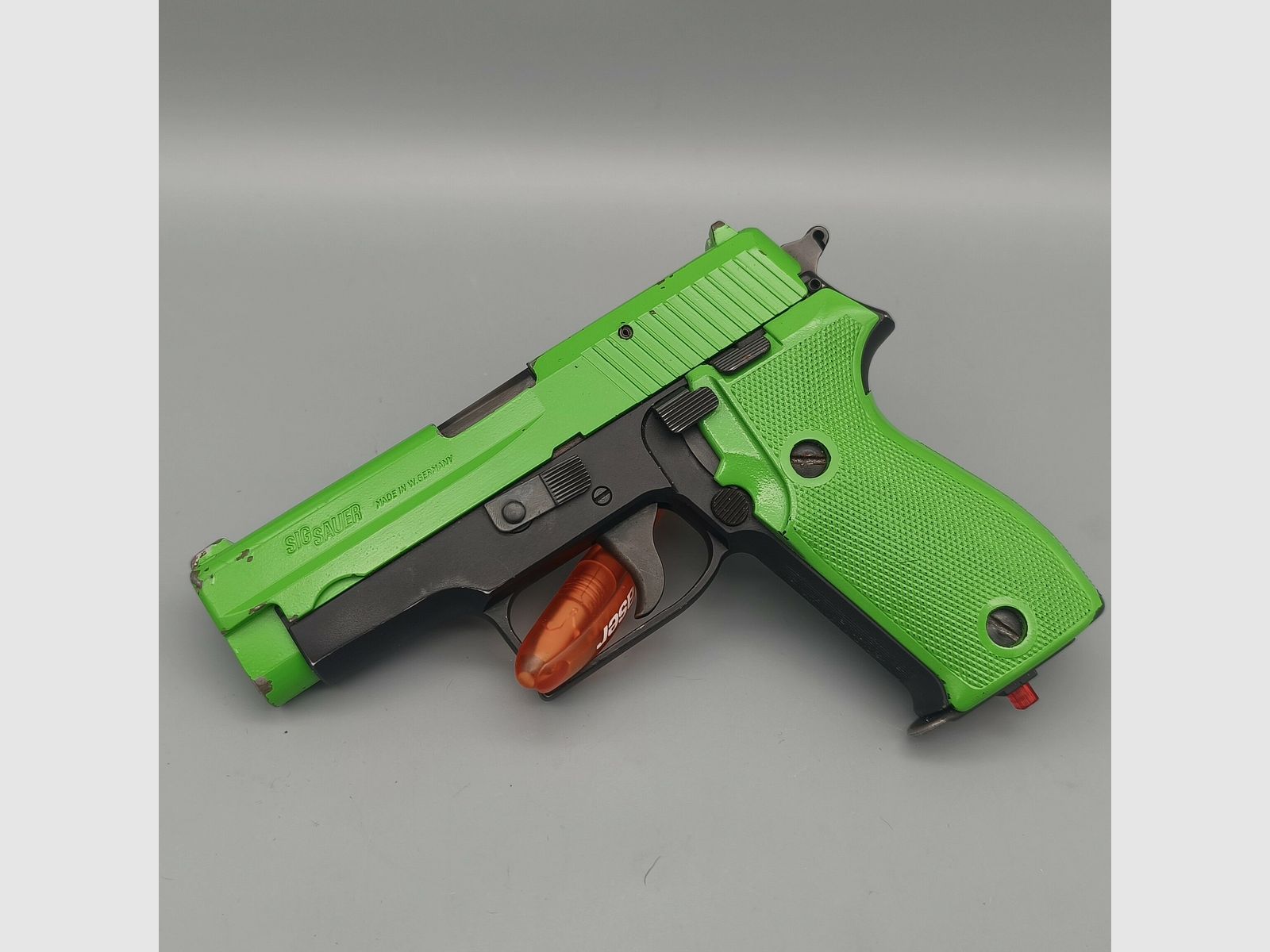 SIG Sauer P6 Laser Übungspistole der Polizei NRW "Grünwaffe" CQT" #986 ohne