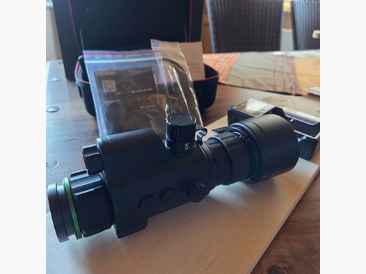 HikMicro Cheetah C32 IR 940nm con adattatore a morsetto