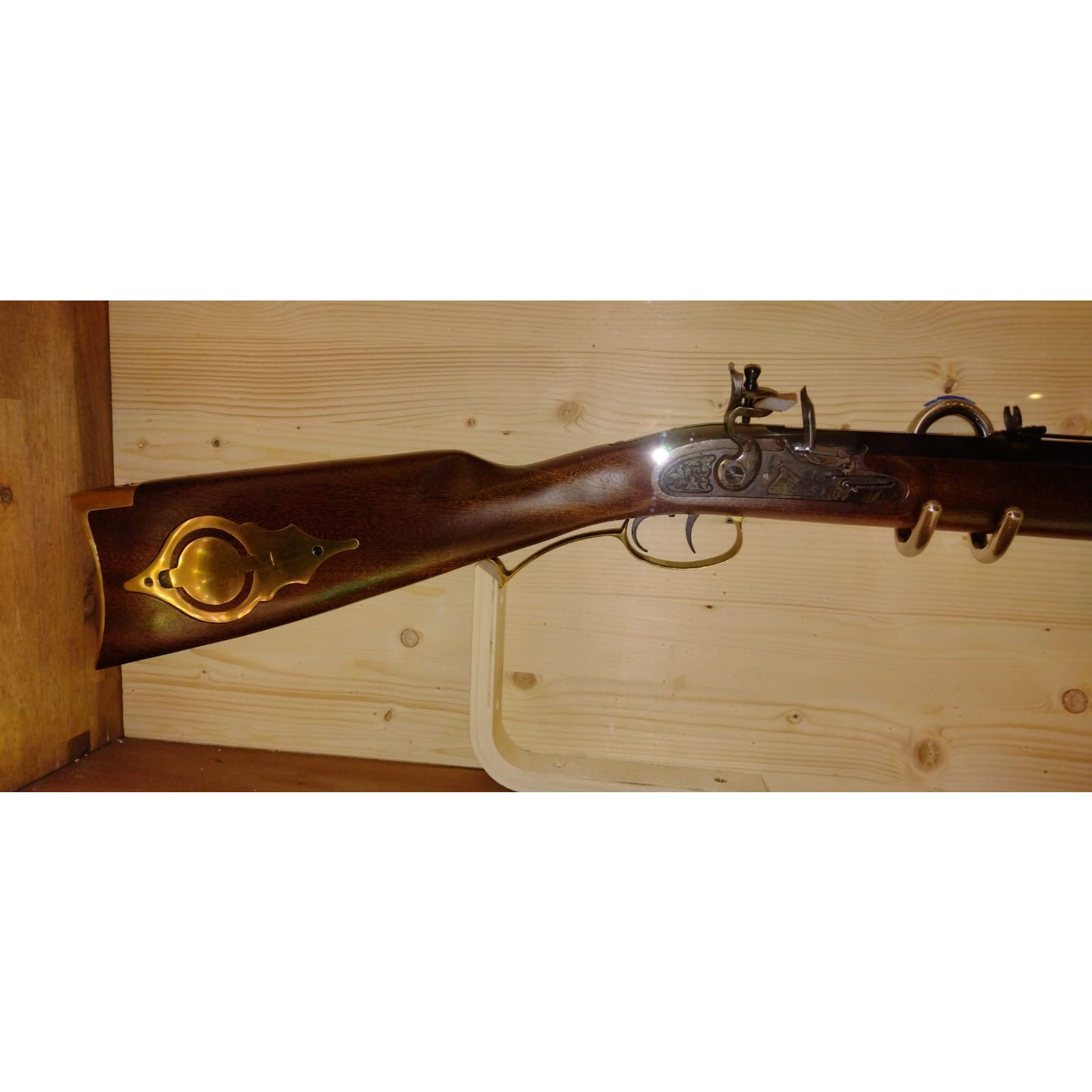 Hawken Target Steinschloss-Rifle im Kaliber .45 mit Patchbox