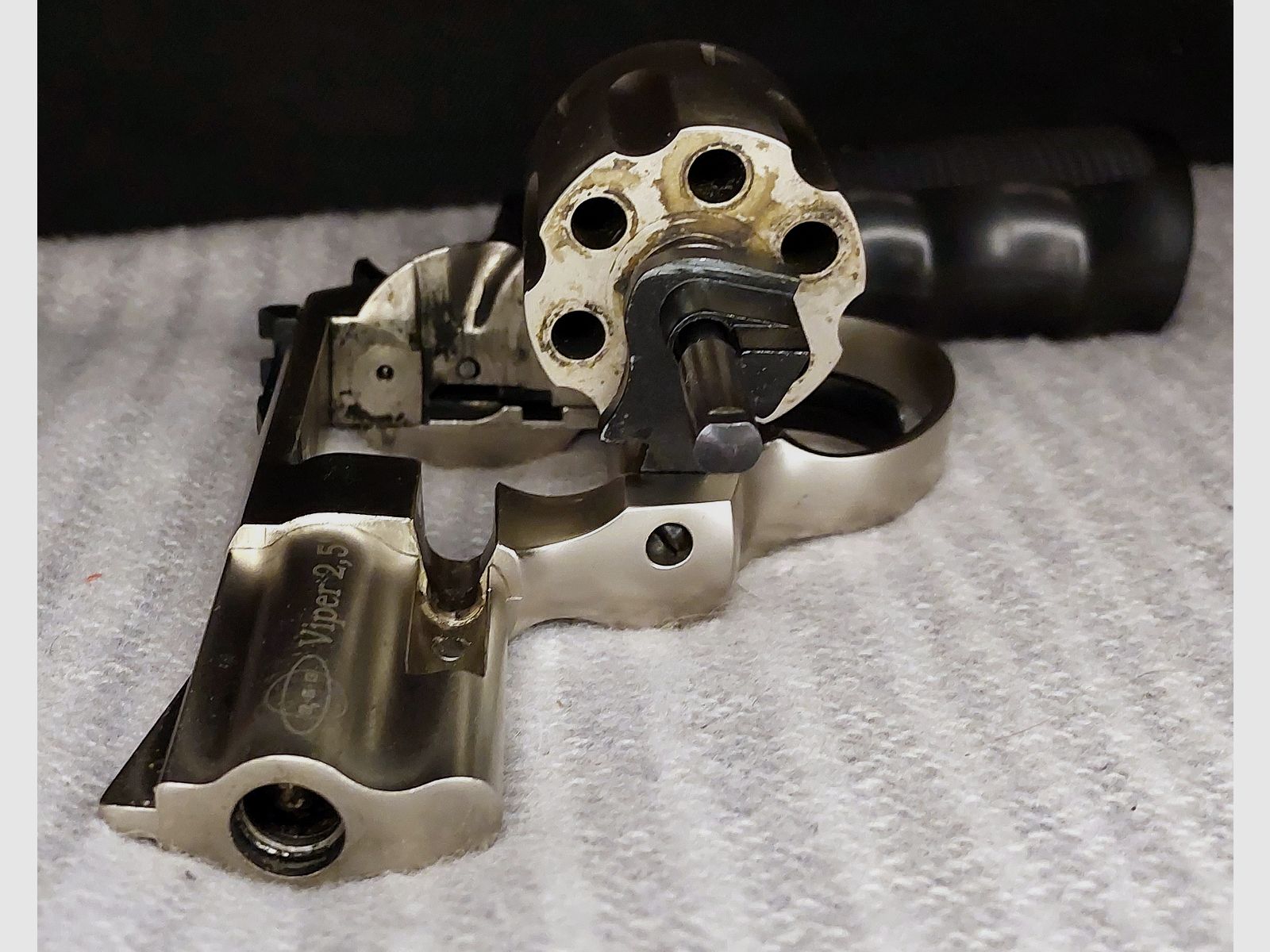 Ekol Viper revolver a salve da 2,5 pollici cromo 9 mm R.K. (PTB 1003)