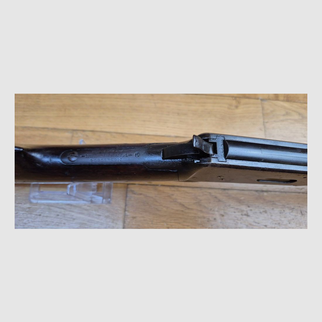 Schöne und seltene Winchester Model 1894 – Version Repetierbüchse mit oktagonalem Lauf (!) – Herstellung Winchester New Haven von … 1896! – Eine der allerersten! – Kal. 38-55WCF PN! – SCHWARZPULVER – Schöne Hölzer – Wunderschöner Lauf – Unschlagbarer Mechanismus – Sehr schöne Markierungen auf schönem Brünieren – Waffe in ausgezeichnetem Zustand zu reinigen! – TBE +, Bild 20 von 38