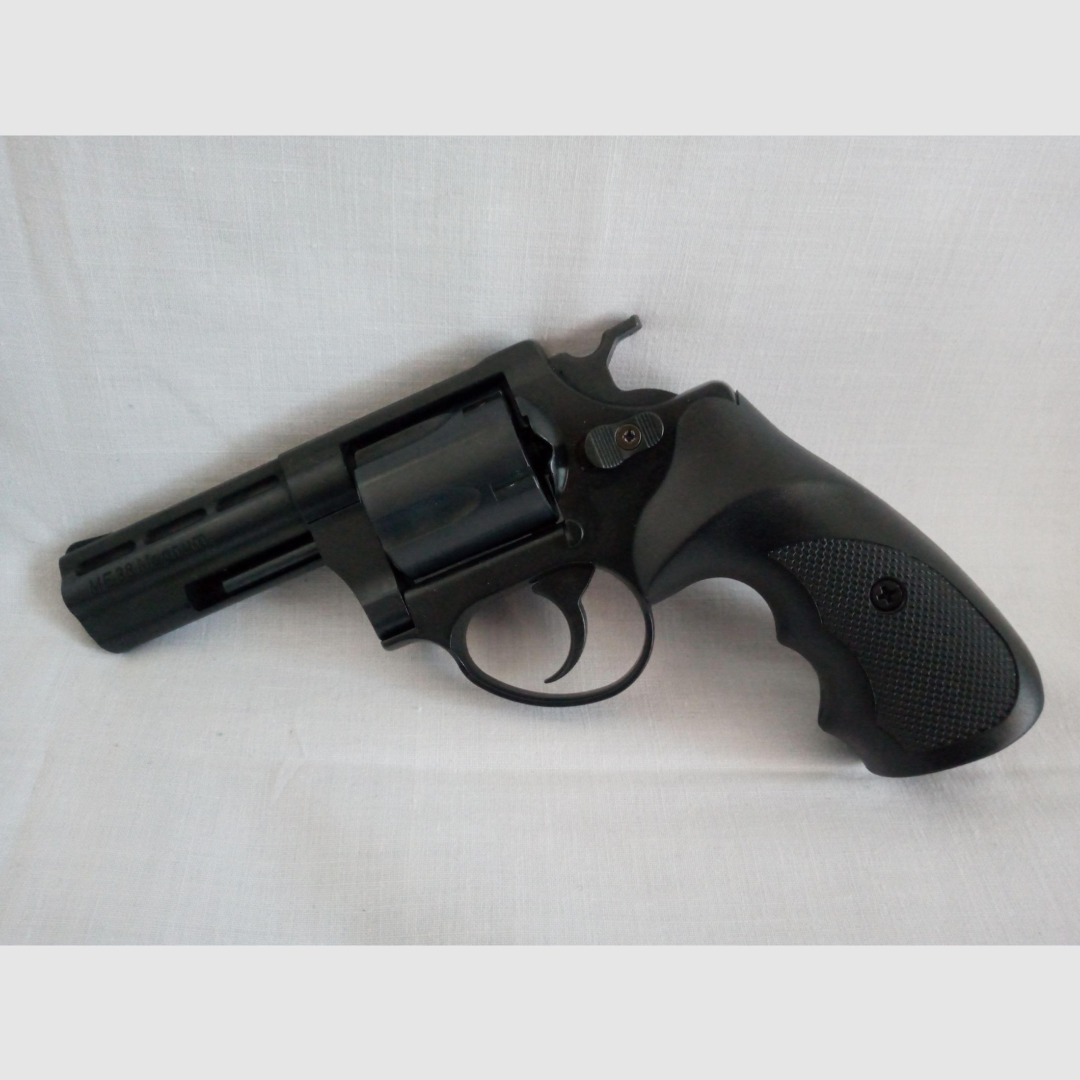 ME 38 Magnum / revolver SRS / 9mm R.K. / brunito