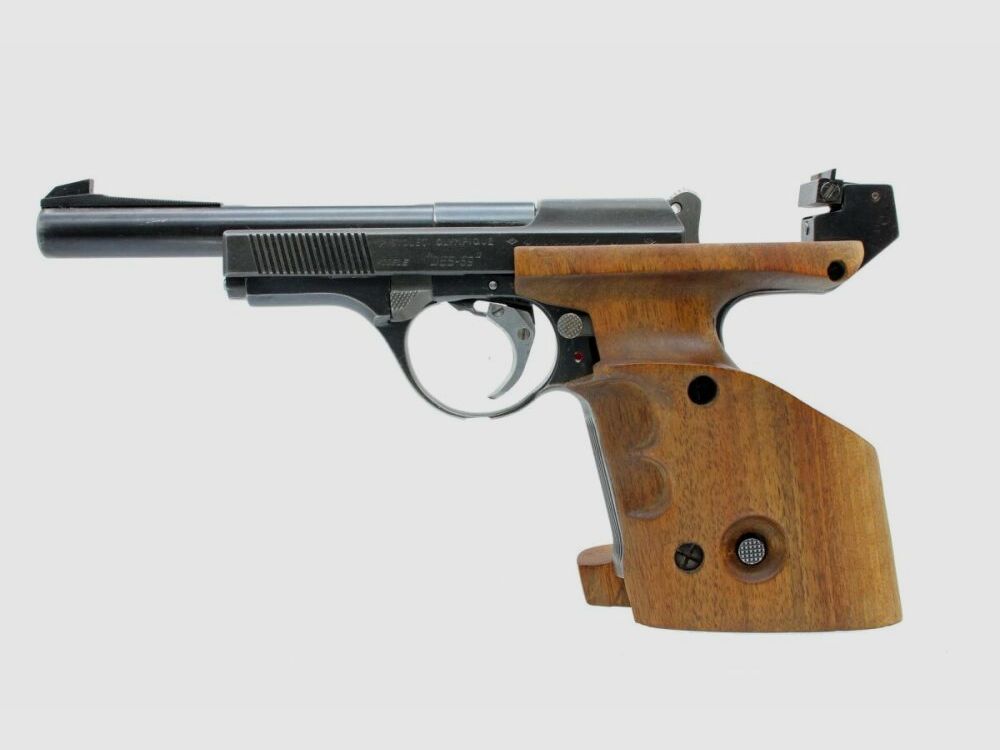 Pistolet de sport de collection Unique calibre .22 L.R. en très bon état