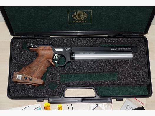 Steyr Pressluft Matchpistole / neue Kartusche / 2 Griffe / Bitte lesen!