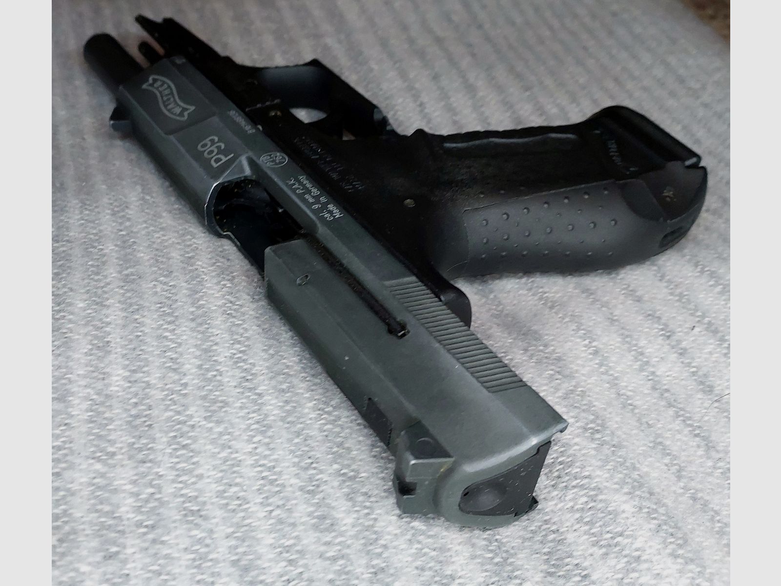 Walther P99 Schreckschuss Pistole 9mm P.A.K. (PTB 762) mit Multiabschussbecher