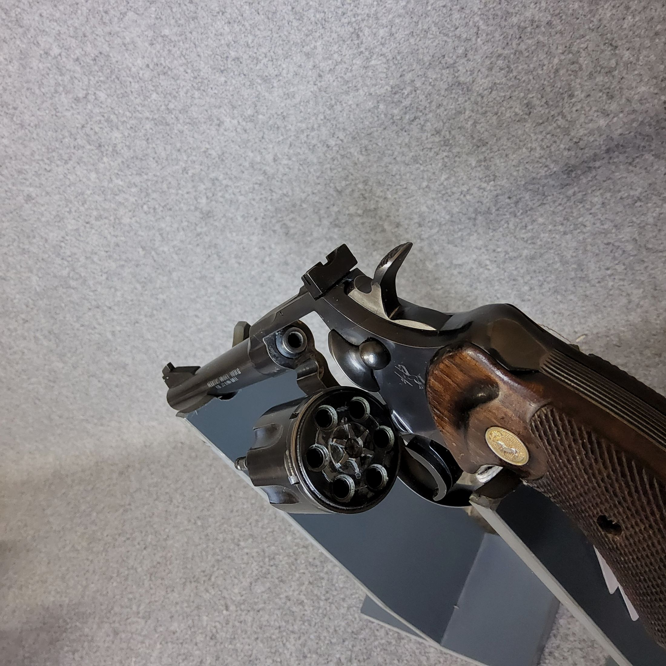 Colt	 Oficerski Mecz