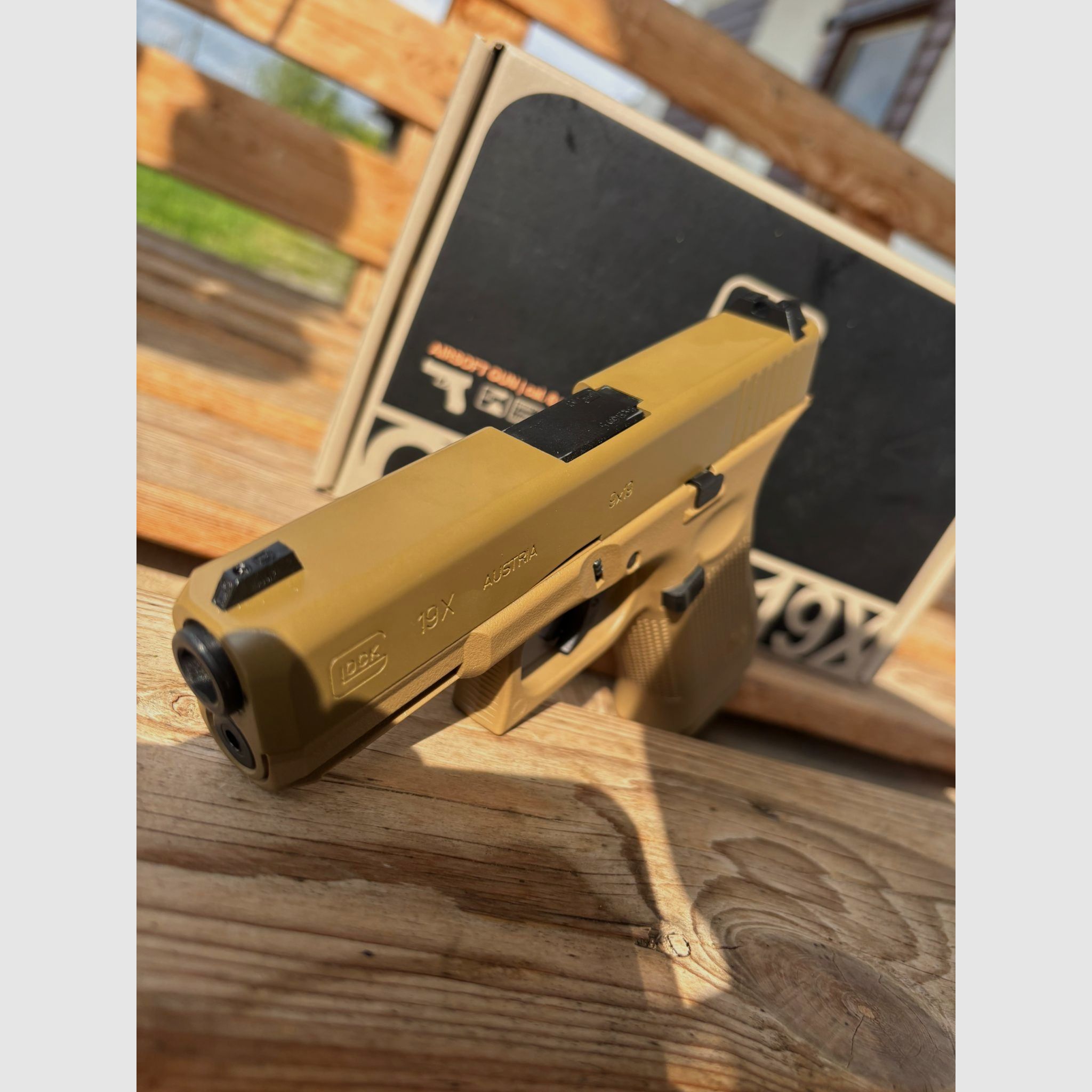 Glock 19X Tan GBB und m9 