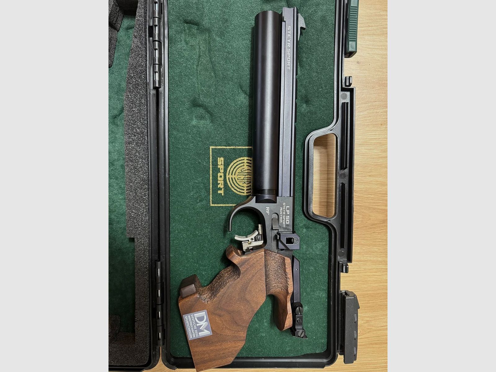 STEYR LP 50 RF, Bardzo dobrze utrzymany, 5 lat, rozmiar uchwytu S, praworęczny, strzelany na Mistrzostwach Niemiec, zadanie hobbystyczne