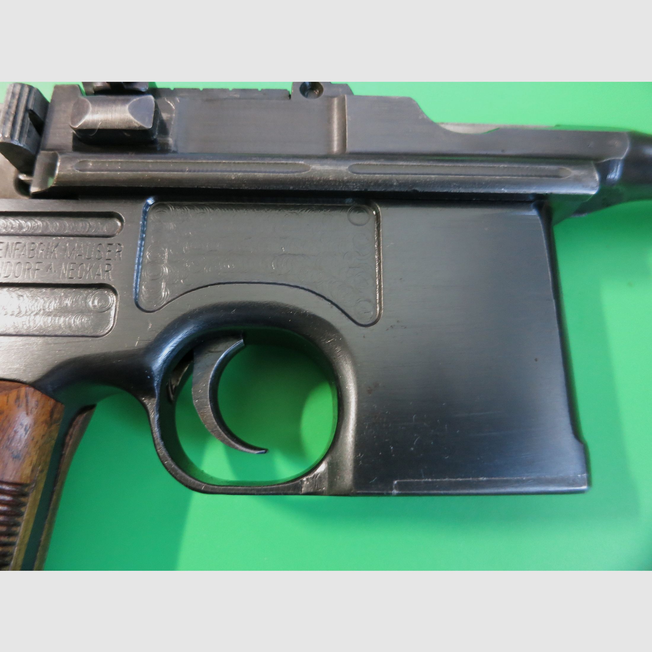 Mauser C96 -Czerwona 9-, Broomhandle, Mauser Oberndorf, kal. 9 mm, numer zgodny, oryginalny łoże + narzędzie #100