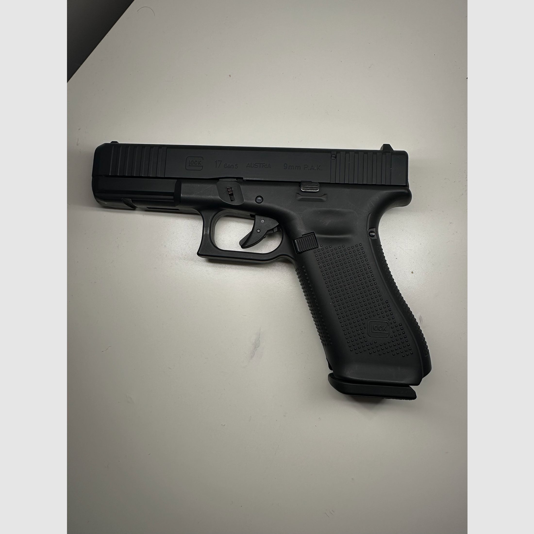 GLOCK 17 PAK mit Zubehör 9mm 
