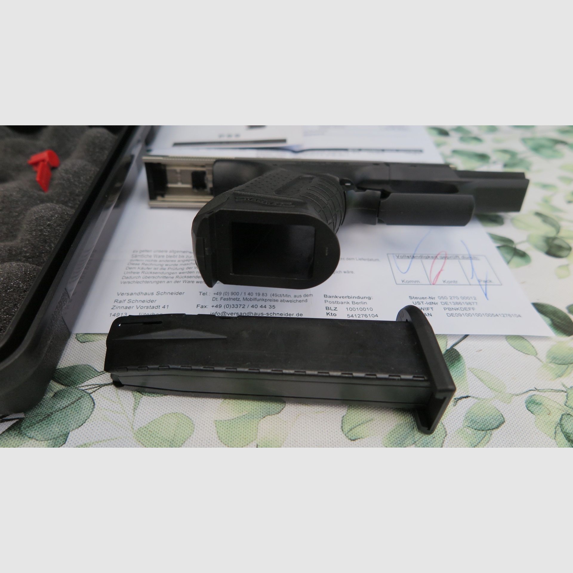 Sammlungsauflösung  4 Schreckschuss Waffen  wie durch die Bilder und Belege zu sehen ist.