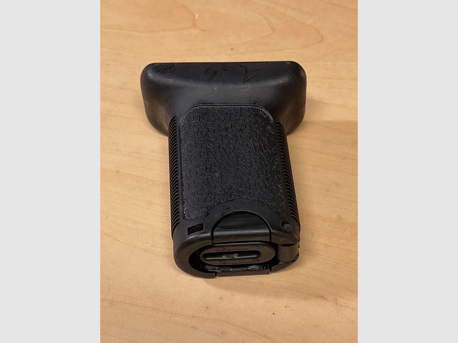 Przedni uchwyt do Airsoft w wersji kątowej w kolorze czarnym Key - MOD Typ4