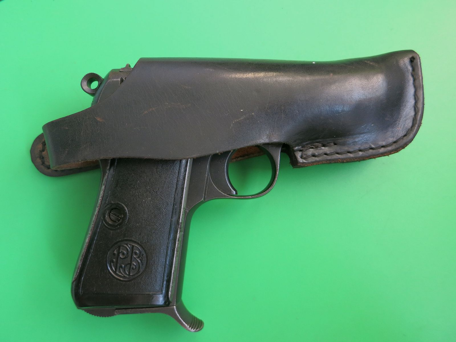 Gürtelholster für Taschenpistolen wie Beretta 1934, original Dienstholster?