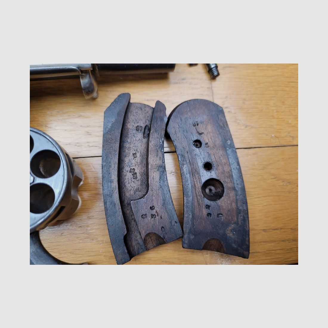 Sehr schöner Offiziersrevolver Mod 1874 – vollständig monomatrikulierte Waffe – MAS von 1877 – noch in seinem strohgelben Zustand – Top Zustand, Bild 21 von 30