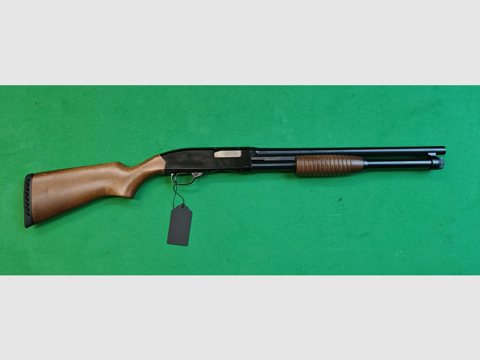 Winchester Defender 12/76 Vorderschaftrepetierflinte