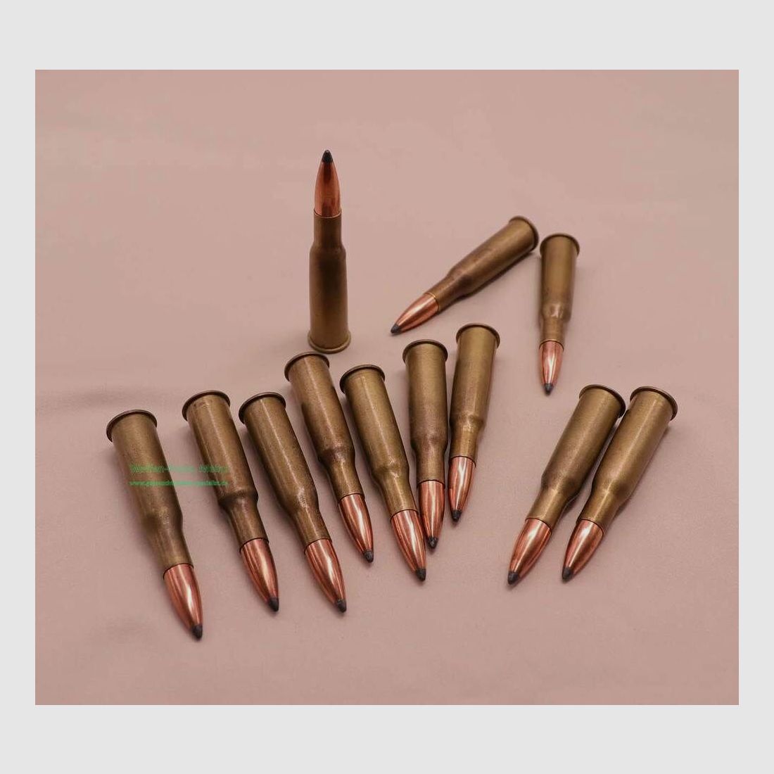 ancien bloc de l'Est / cartouches de fusil inconnues 8mm Kropatschek