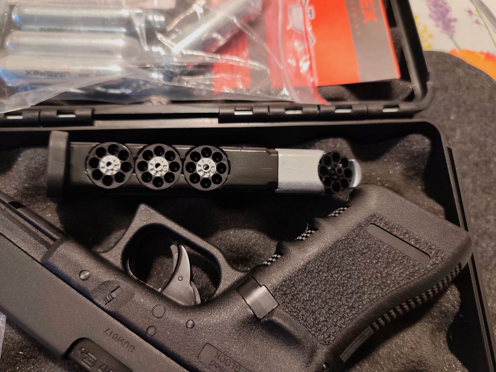 Glock 17 CO2 GBB pistol (caliber 4.5mm)