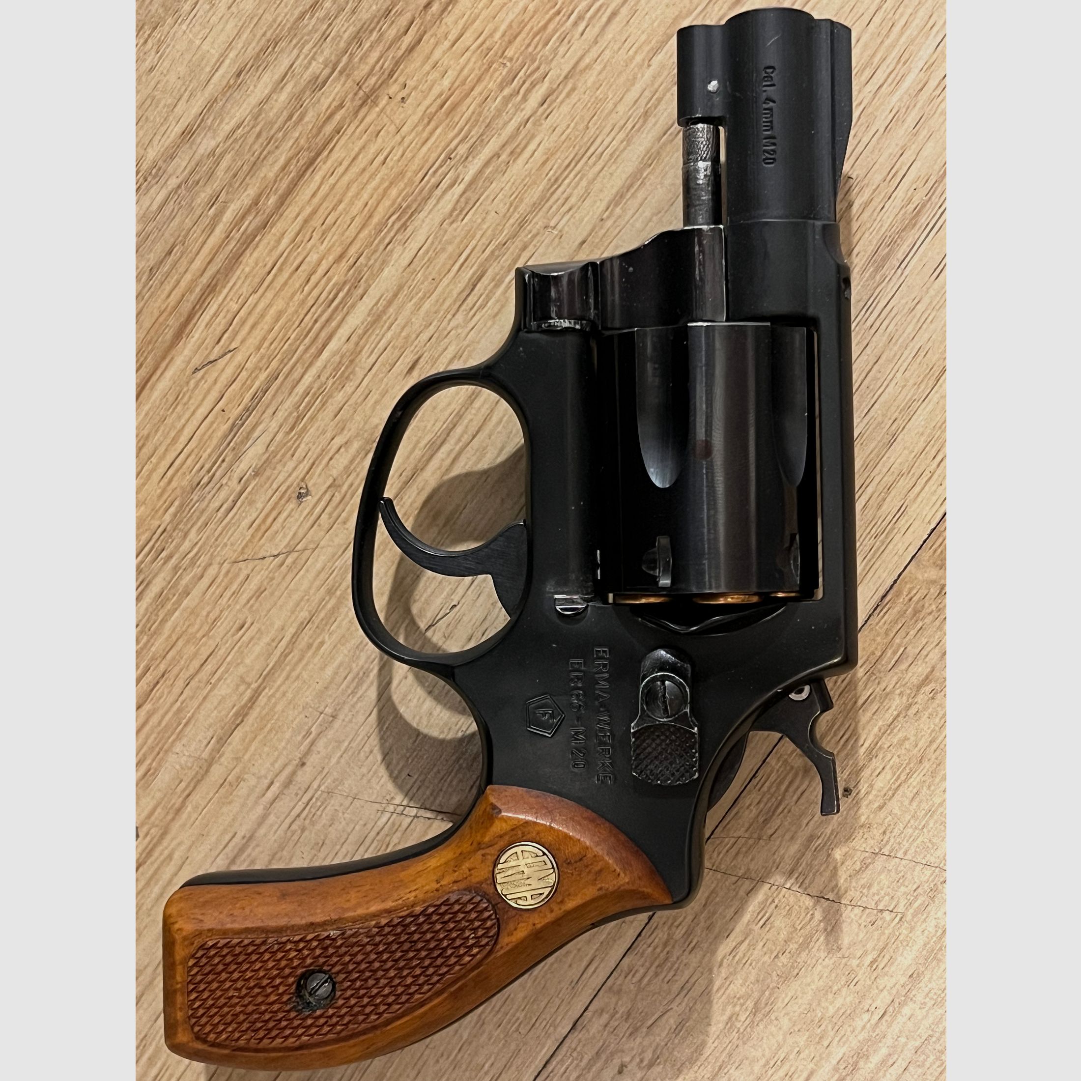 ERMA ER 66 M20 4mm, pero como pistola de fogueo PK