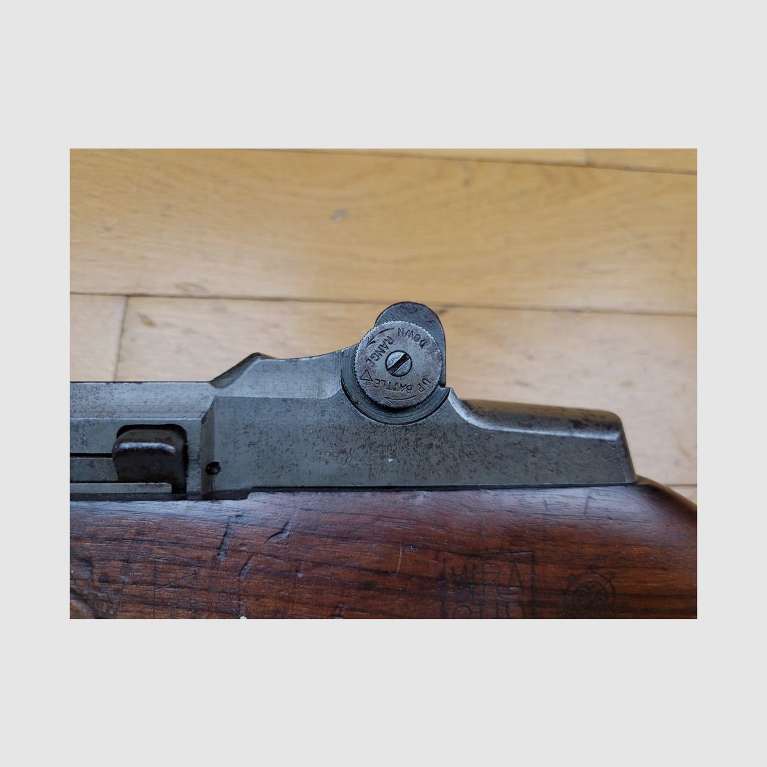 Très Beau et mythique fusil semi-automatique Garand M1- calibre d&rsquo;origine 30-06 Springfield – Fabrication Winchester Octobre / Novembre 1943 – Rare ensemble d&rsquo;origine 100% homogène – TBE, image 24 sur 34
