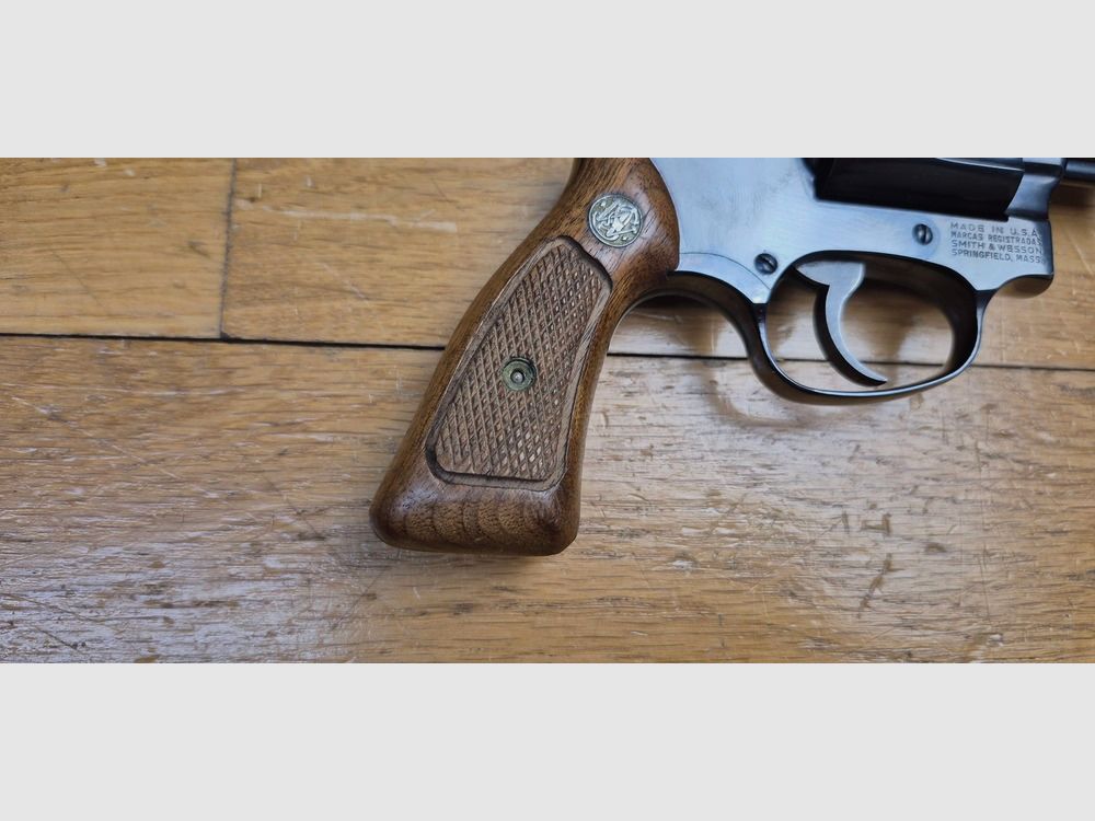 Seltenes Revolver Smith&Wesson Mod 36-1 oder „Chiefs Special“ – 5 Schuss im Kal. 38 SP – 2 Zoll Lauf neu – Waffe von 1975 – Pachmayr Griffschalen zusätzlich – Zustand nahe neu! – TBE++, Bild 16 von 20