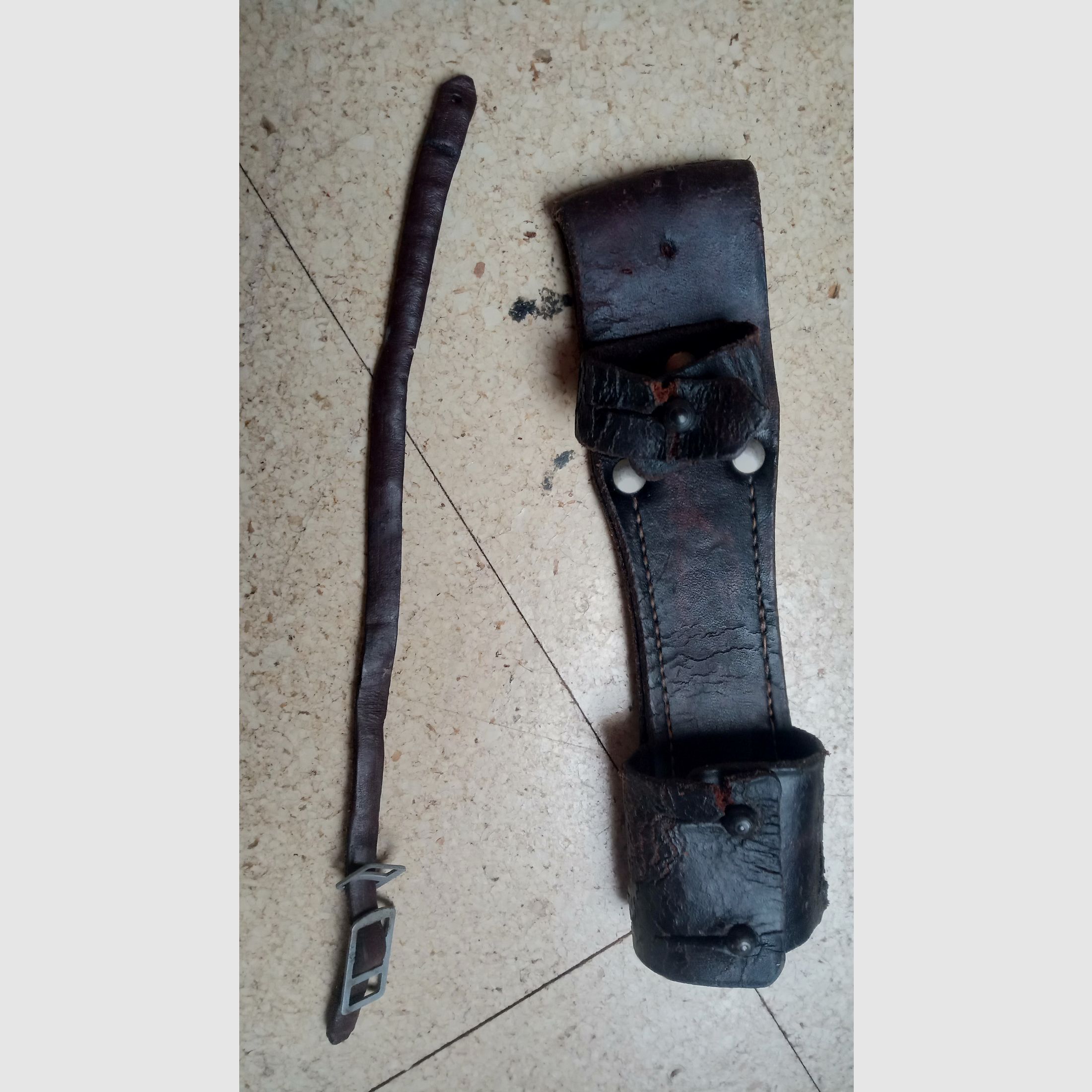 Leder-Frosch und Faustriemen defekt  // AK 6h3 Bajonett Rumänien