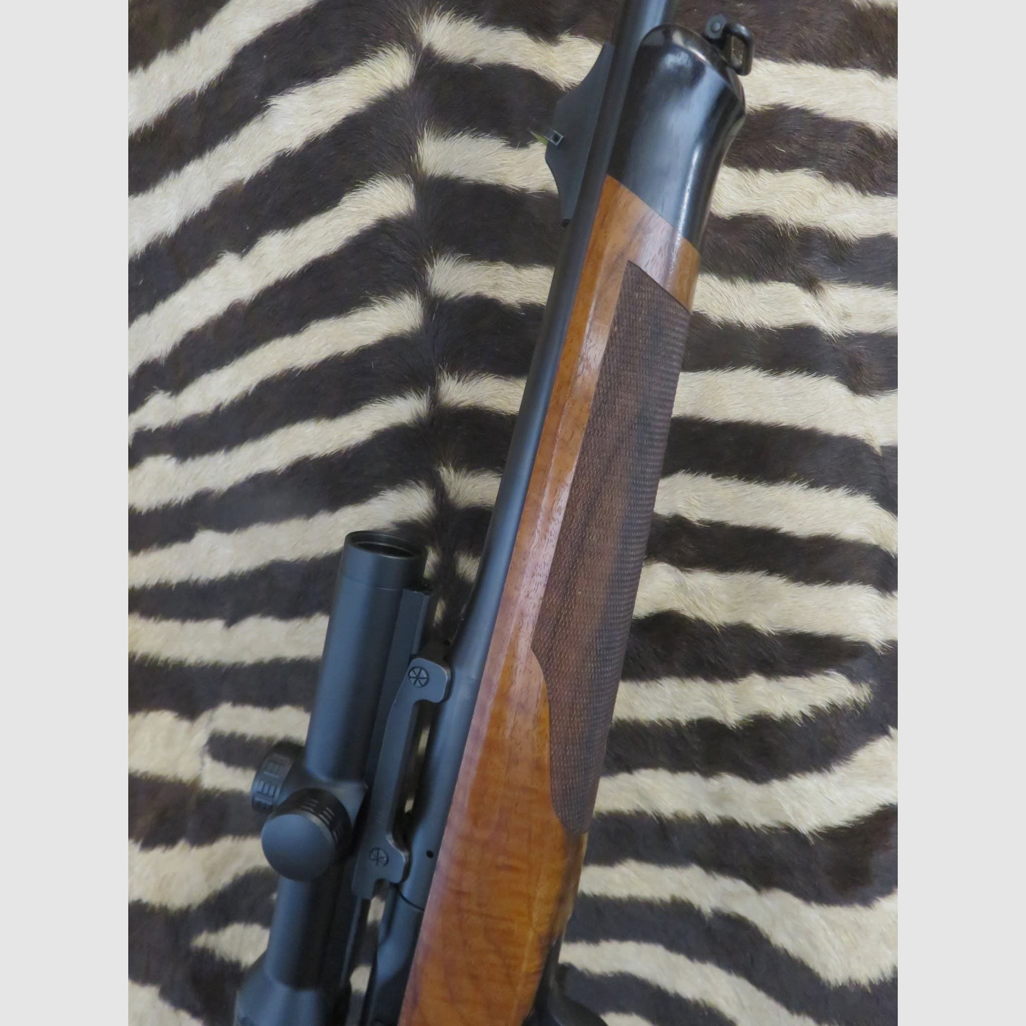 Carabine BLASER R8 Success Bois cal.300wm canon 65 cm – lunette KAHLES Hélia 1-5x24i, image 3 sur 11