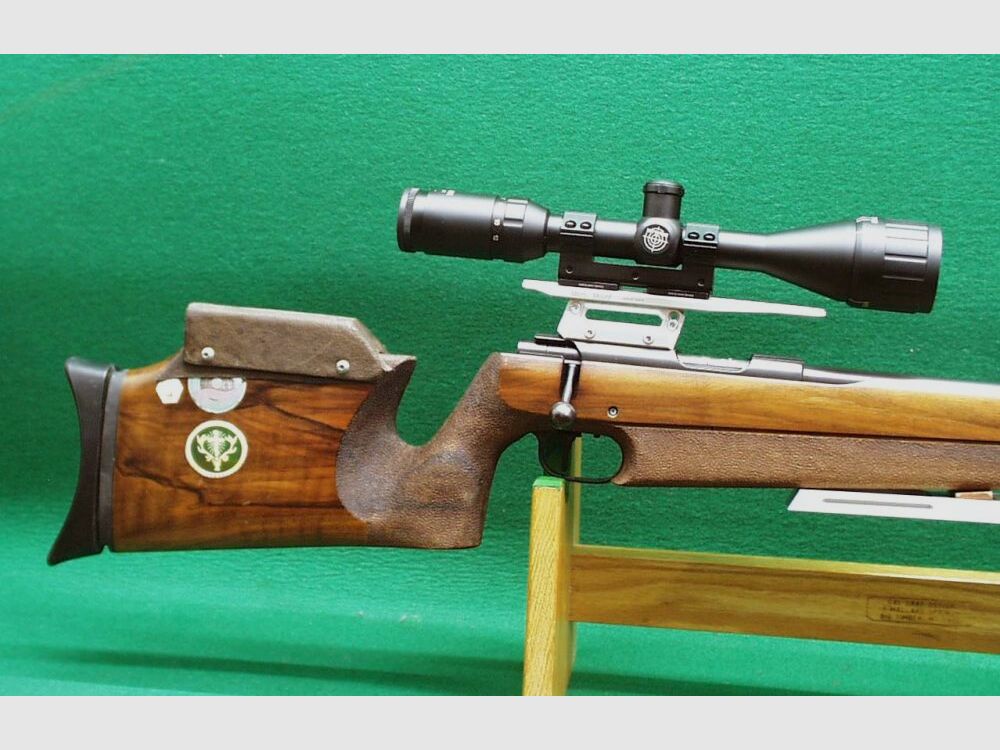 Fucile da competizione Walther con ottica