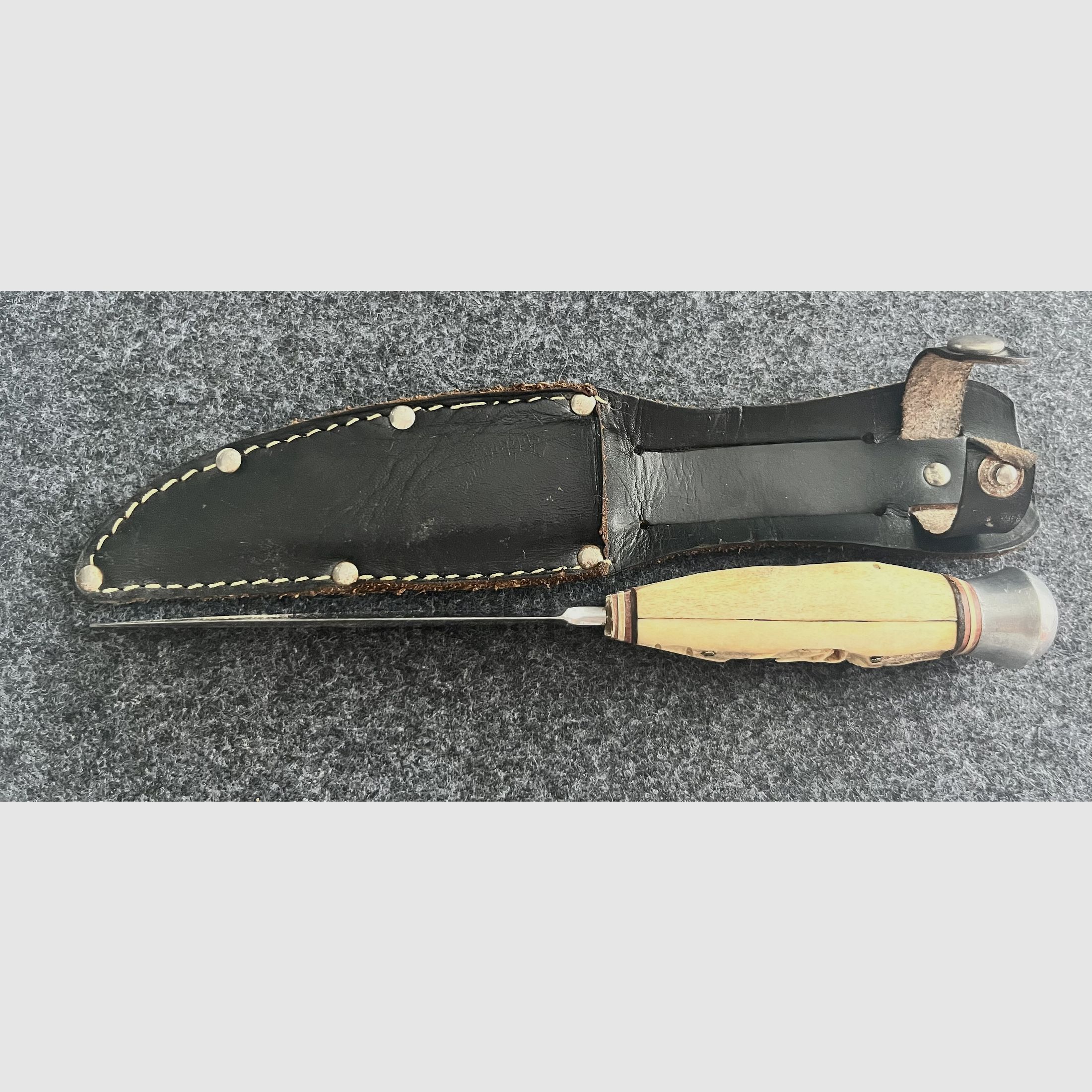 Solingen hunting knife "Ackermännchen" – Real horn handle with fine deer carving & leather sheath