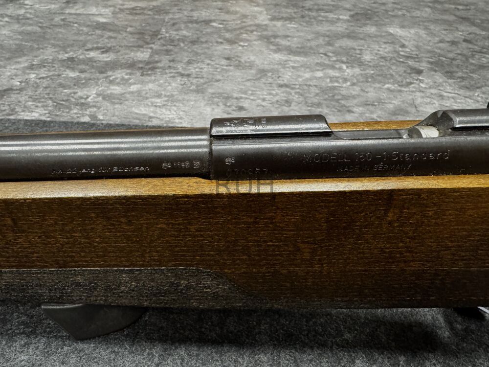 Veicolo e arma da caccia "Ernst Thälmann" Suhl 150-1 Standard / Arma per mancini dalla fabbrica