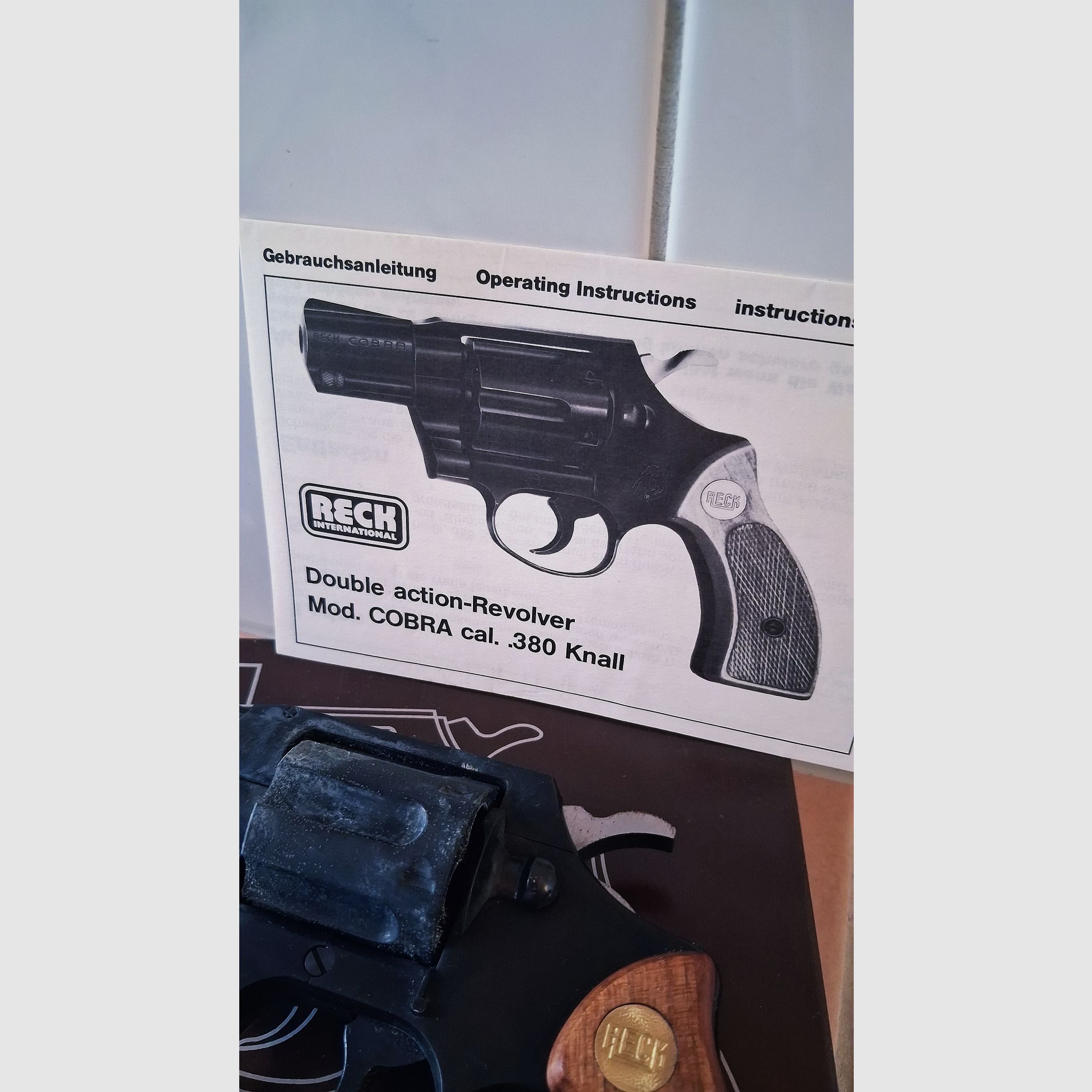 Reck Double Action Revolver Cobra Cal. .380 Knall PTB 216 – Nachlassfund  inkl. Karton, Bürste, Heft und Abschussbecher