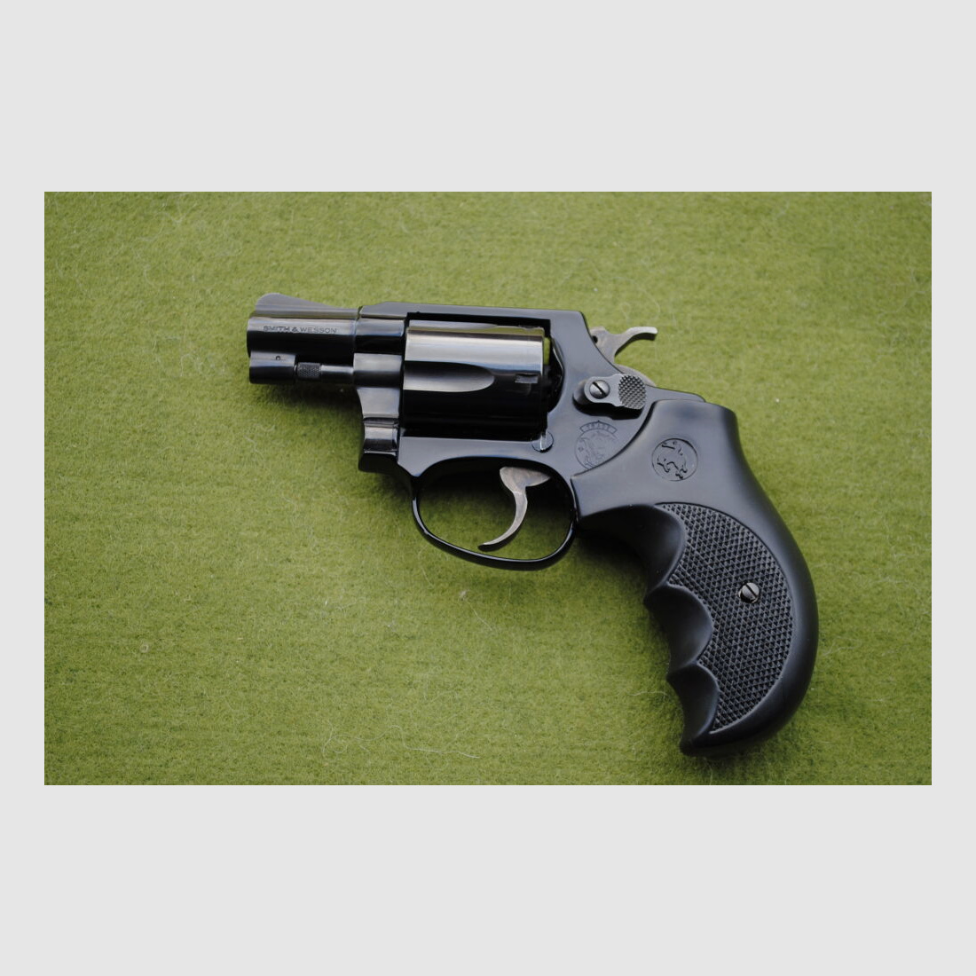 Smith & Wesson M 37, Lauflänge 2 ", Gummigriffschalen