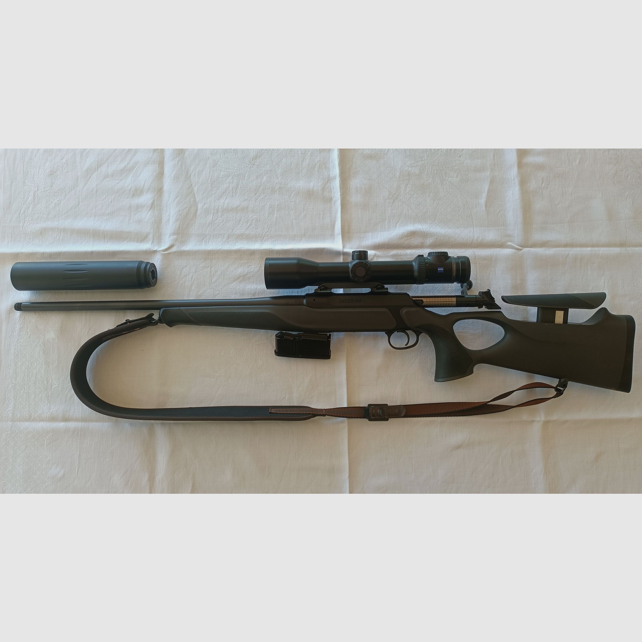Sauer 404 Synchro XT mit Zeiss Victory V8 1,8-14x50 mit SUM und ERA Silencer SOB2S
