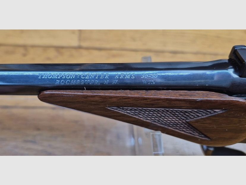 Zeer speelse Thompson Center Pistool – Model Contender – Loop van 10 inch – Kaliber 30-30 of 30WCF – Wapen van Rochester uit begin 1979 – Zeer mooi hout – Zeer goed aangepaste Pachmayr-greep – Prachtige octagonale loop – Uitstekende mechanica en trekker – Mooi trainings- en precisiewapen – TBE/TBE+, afbeelding 1 van 30