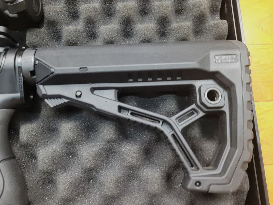 AR 15 Büchse – Marke ADC – Modell M5 Version Custom Plus – Kal. 223 – in Originalkoffer – Custom-Zubehör einschließlich Zielfernrohr – mechanische Visierung UTG – Firefield Reflex-Zielfernrohr – gefrästes Gehäuse – 12,5 Zoll kaltgeschmiedeter Lauf – ideal für Schüsse bis 600m – gebraucht im neuwertigen Zustand, Bild 5 von 35