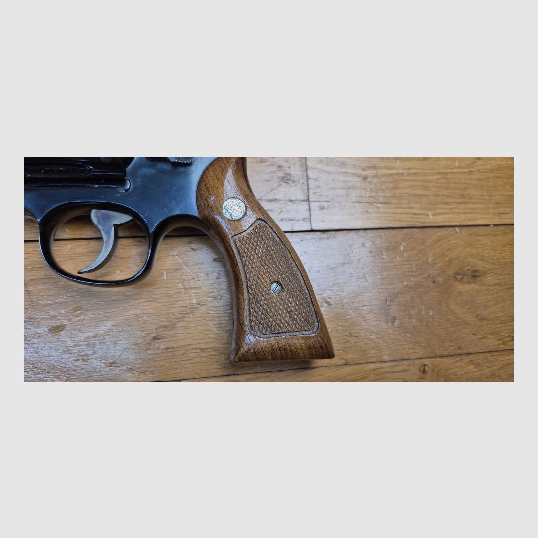 Bardzo ładny rewolwer Smith&Wesson Model 13-2 – Kal. .357 Magnum w ramie K – Potomek Military and Police w wersji z ciężką lufą – Broń „Pinned i recessed” z 1978 roku – Broń policyjna i wszechstronna par excellence – Stan niemal idealny – TBE++/TBE+++, zdjęcie 21 z 26