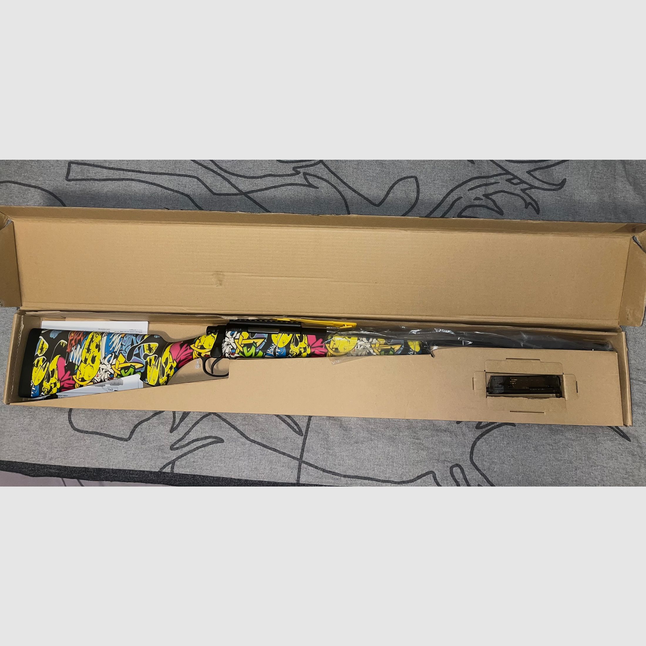 Double Bell VSR-10 Bolt Action Snipergewehr Springer 6mm BB schwarz - Jokers Graffiti Edition (DEFEKT)