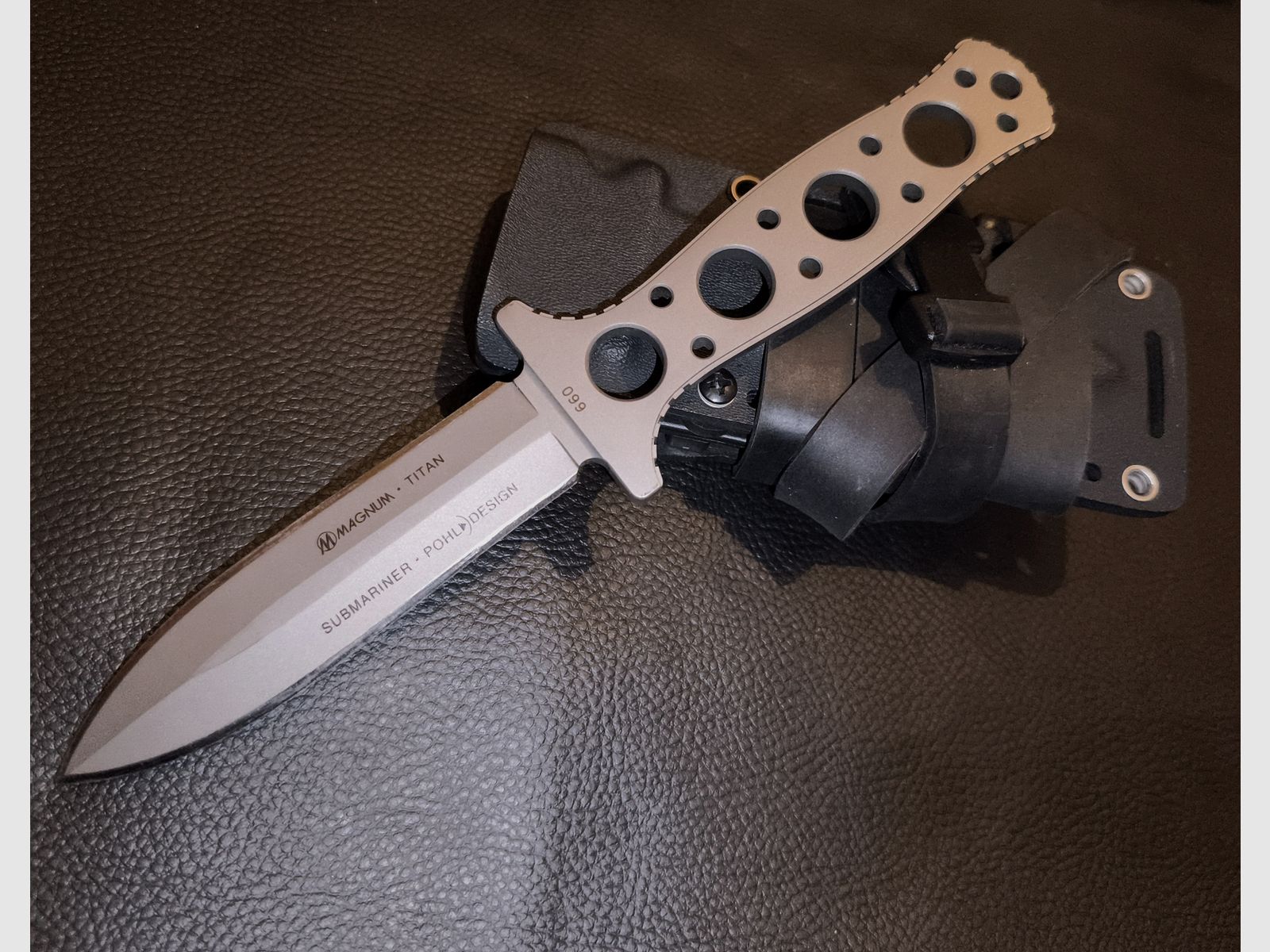 Böker Magnum Submariner Titan Pohl Design