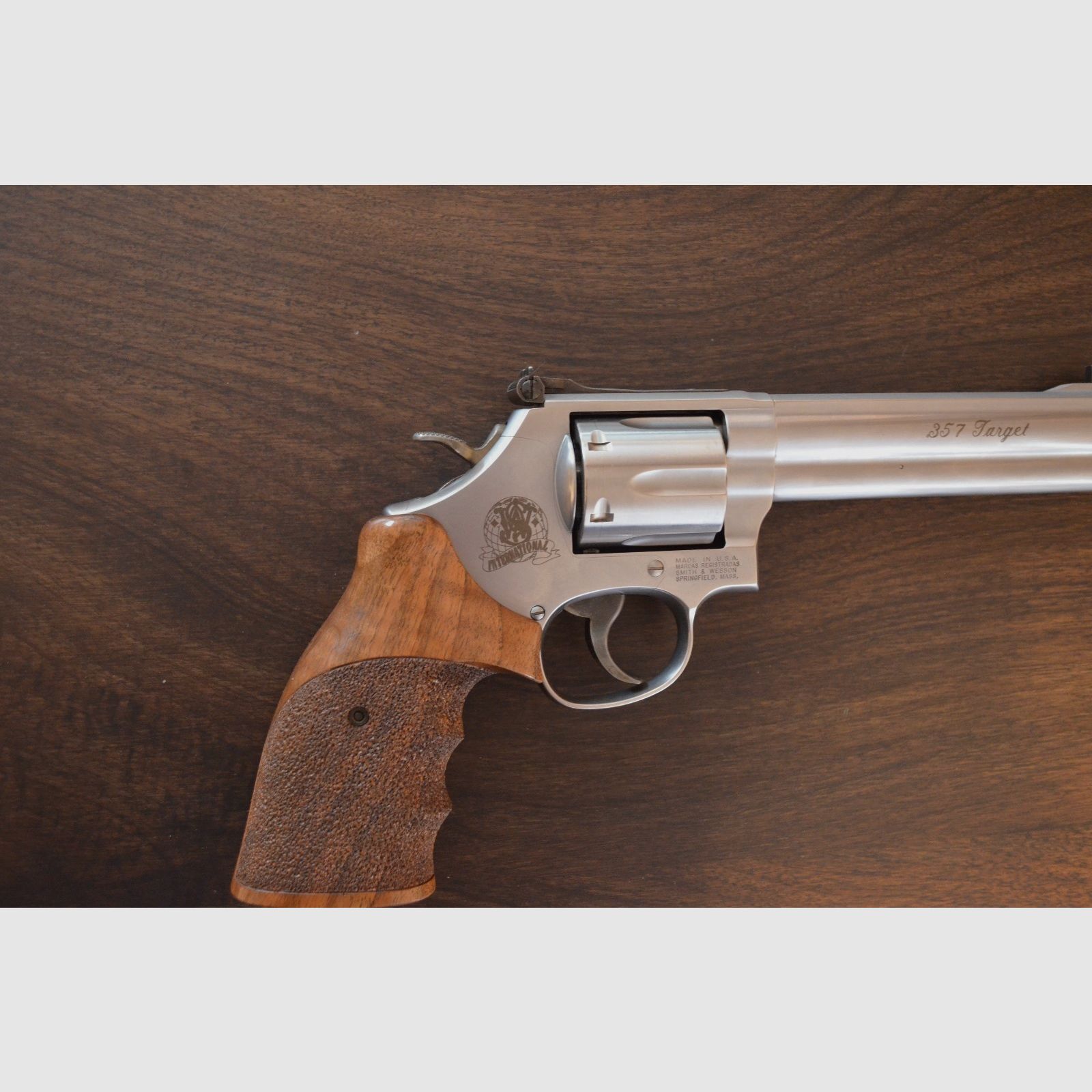 Smith & Wesson 686-6 Target Champion Kal.357 Mag. 6 Zoll Lauf im S&W Koffer mit Zubehör