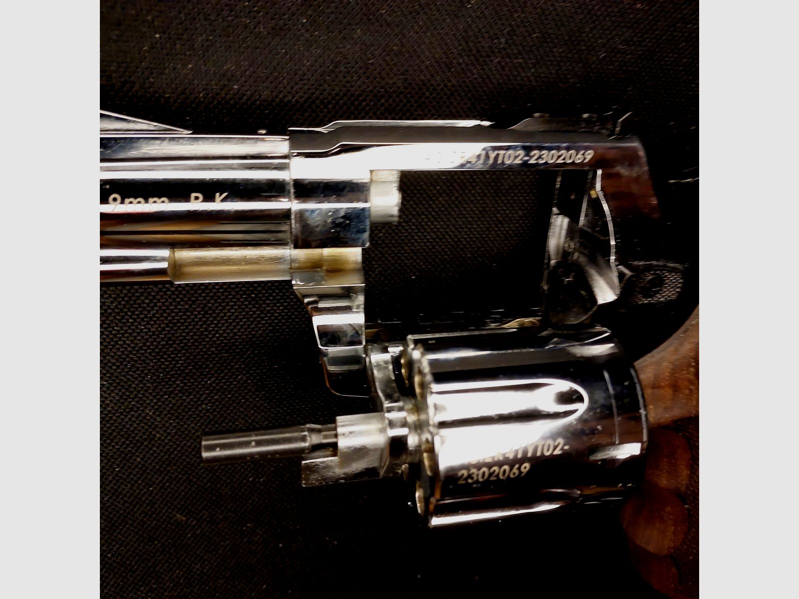 Zoraki R1 2.5 inch chrome with wooden grips revolver caliber 9mm R.K. (PTB 1022)