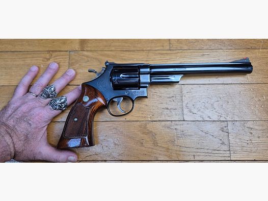 Ein weiterer! Bären-Terror! – Revolver Smith & Wesson M29-2 – Kal. .44Mag – Seltenes 8&prime; 3/8 Zoll Lauf – Der längste im Katalog! – Außergewöhnliche brünierte Oberfläche – Waffe von 1976 – Atemberaubende Mechanik und heute unauffindbar – Filmmythos ebenso wie Waffe! – TBE++!