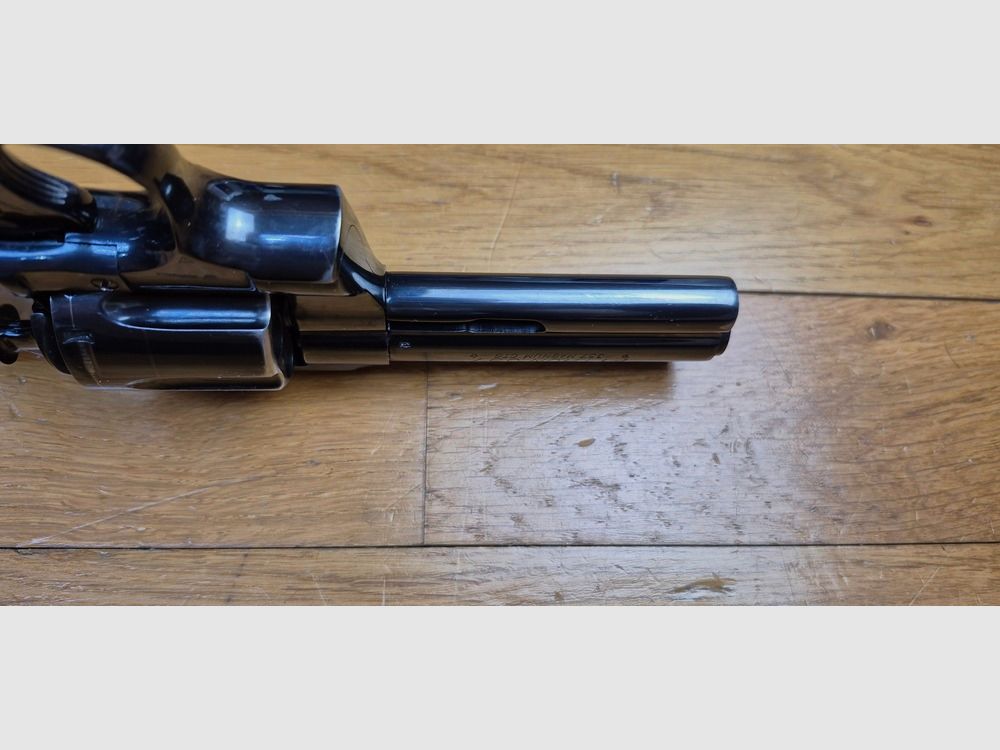 Wunderschöner Colt Python 357 Magnum – Lauf 4 Zoll – Anfängerwaffe 1973 in Spitzenfinish – Zweites Set Pachmayr-Griffe – Gebrauchte Waffe in mehr als sehr gutem Zustand – TBE+, Bild 12 von 23