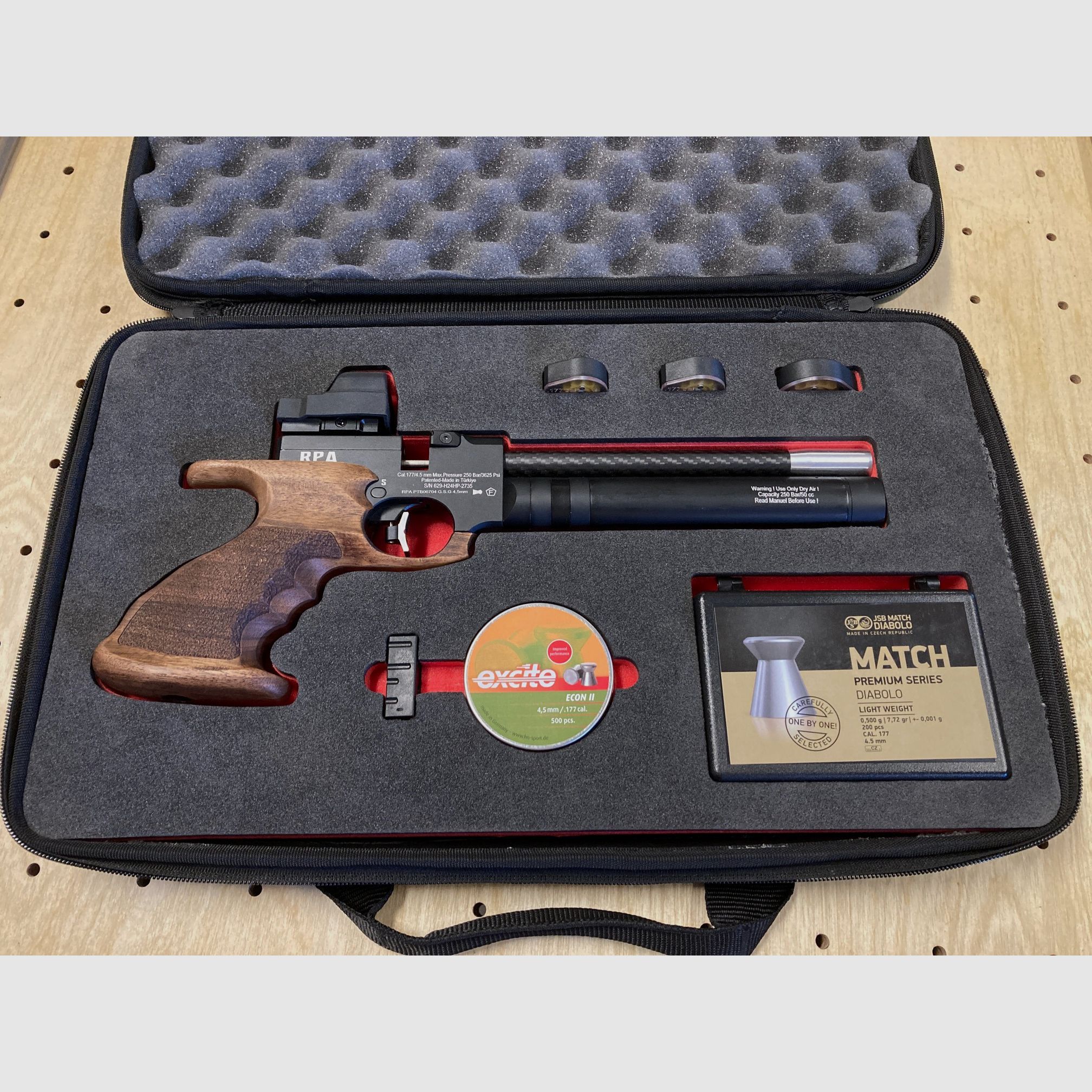 CNC-gefräste Koffereinlagen aus festem Schaumstoff