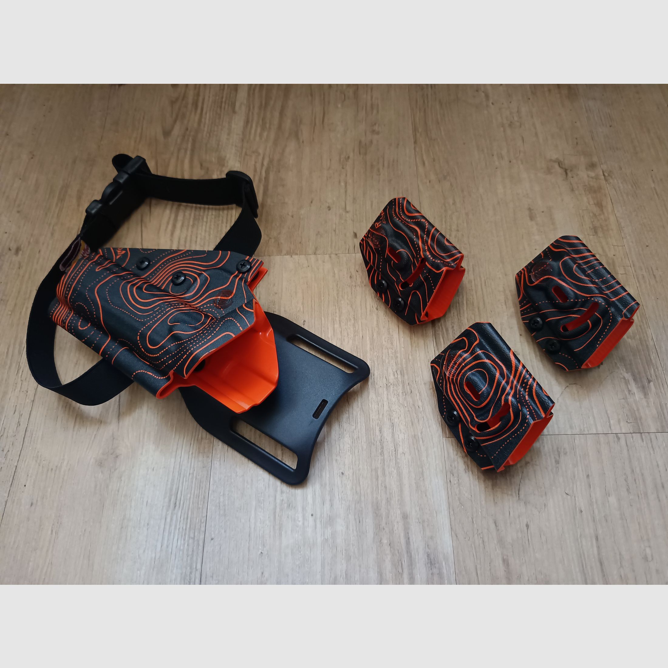 Holster Gear Maniacs e 3 tasche per caricatori / Nuovo / Set completo
