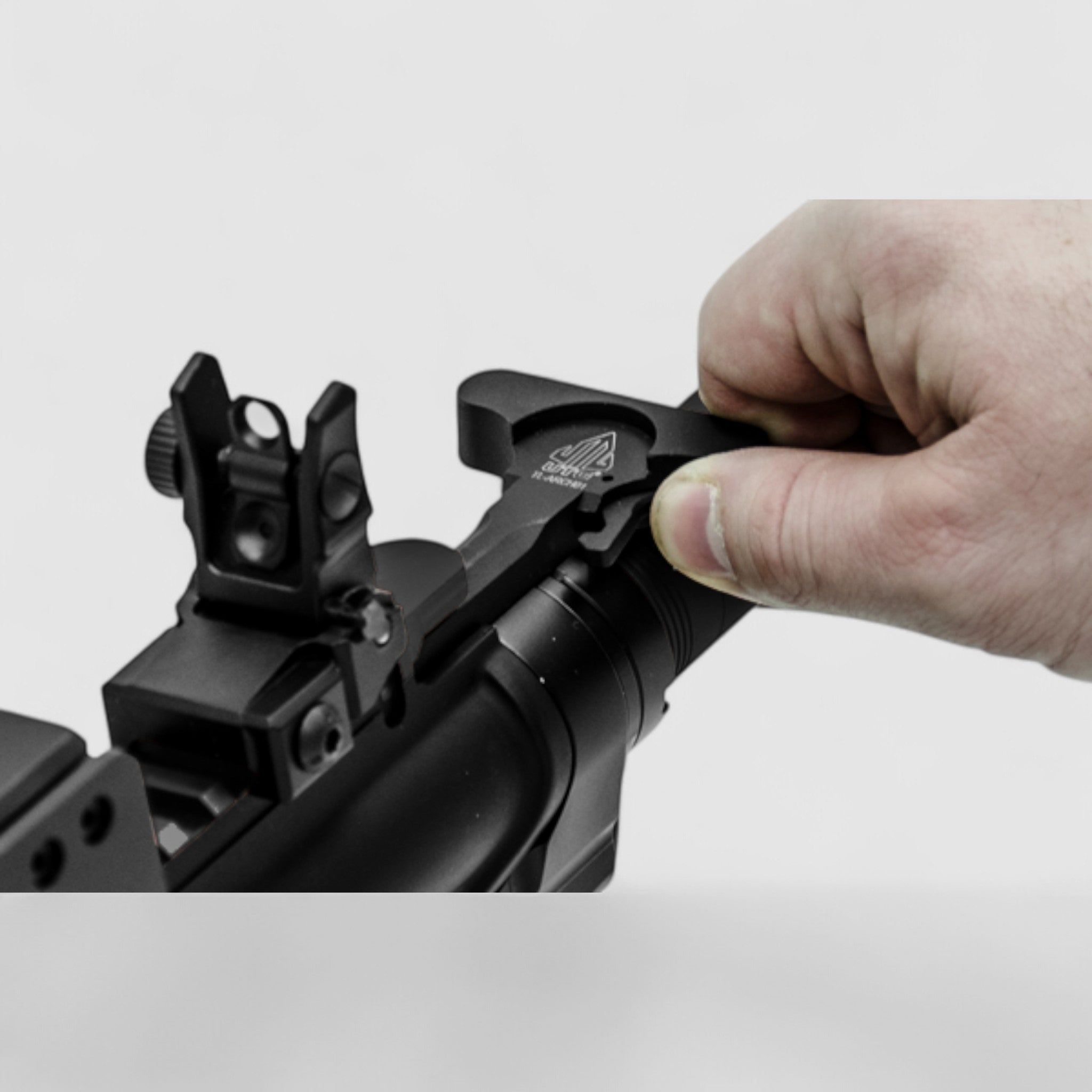 UTG AR15 Standard Spannhebel – Mil-Spec Charging Handle