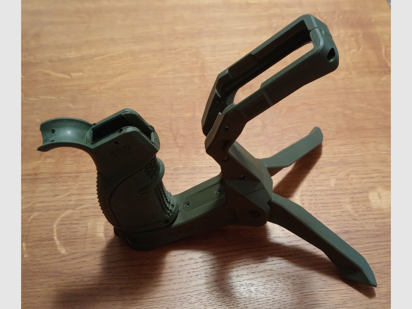 AR-Podium Pistolengriff mit Zweibein von FAB Defense 