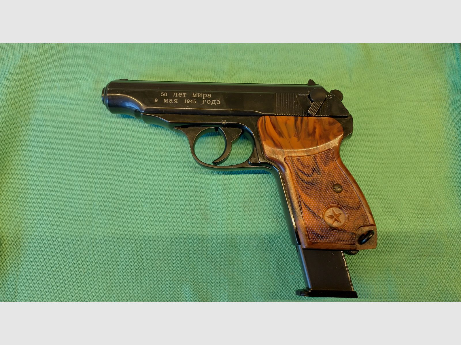 Makarov Sonderedition 50 Jahre Frieden Schreckschuss Pistole Kaliber 8 mm P.A.K. 