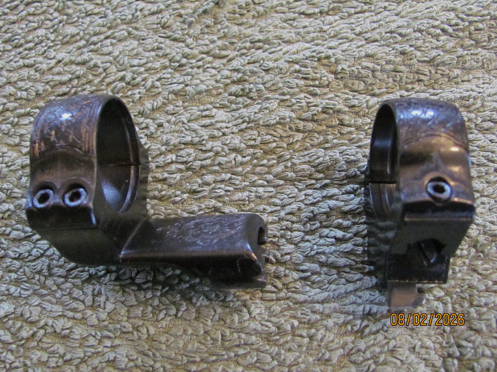 Montaggio a gancio anelli 25mm neri anodizzati e decorati