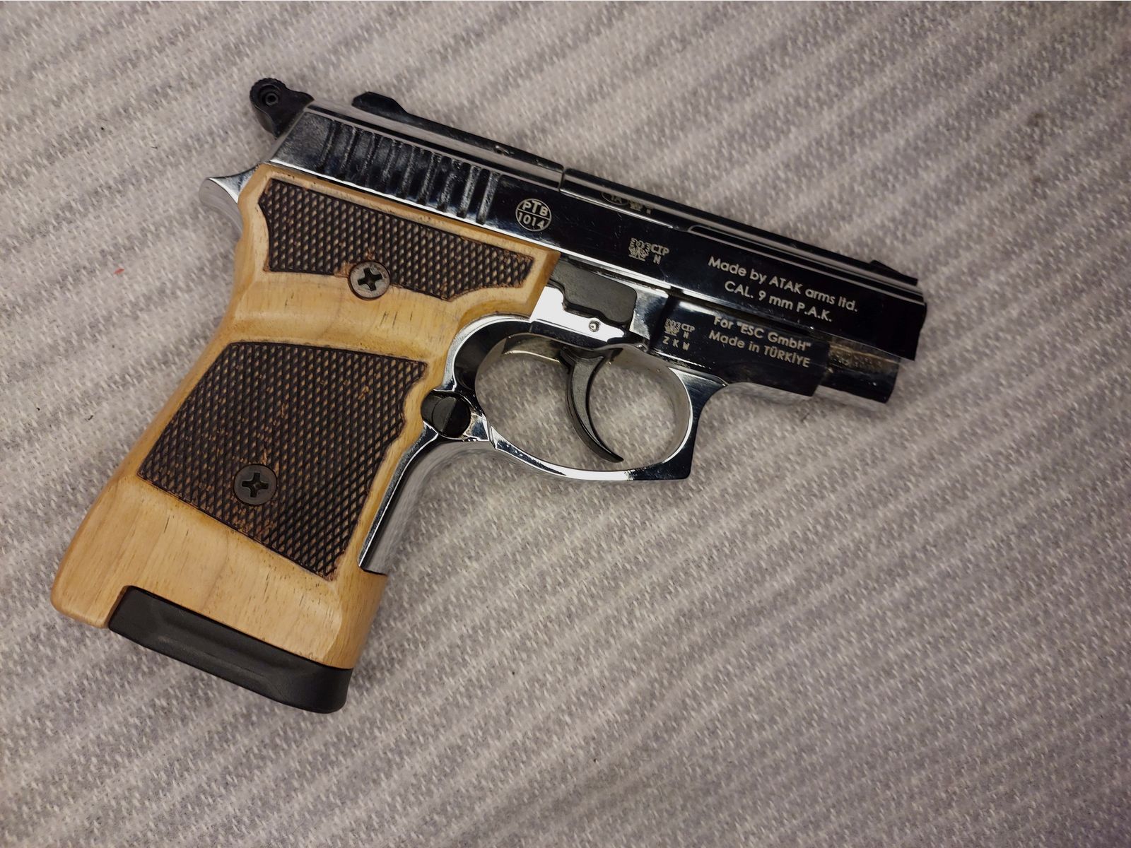 Zoraki 914 Pistolet alarmowy 9mm P.A.K. Chromowane uchwyty drewniane 2 magazynki kabura (1014)